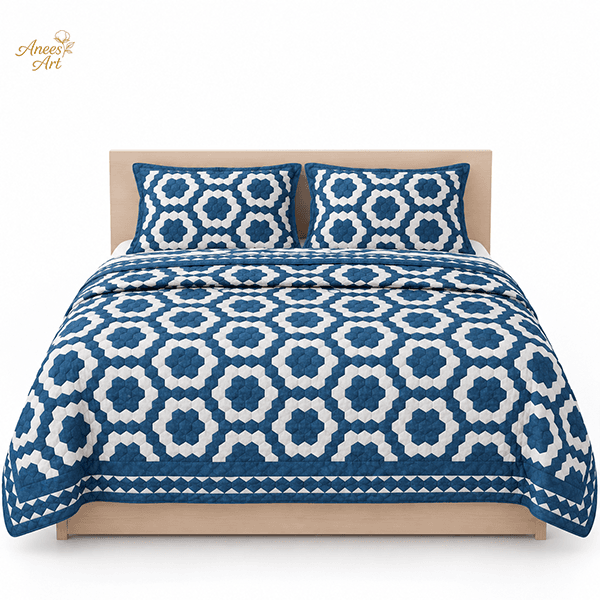 RD#007 - Navy blue / white comforter with pillows